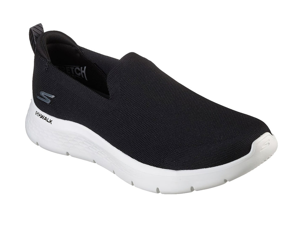 Zapato deportivo Skechers slip-on color negro con suela blanca.