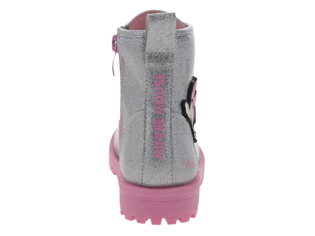 Botas infantiles color plata con glitter, detalles en rosa y parche de Minnie Mouse.