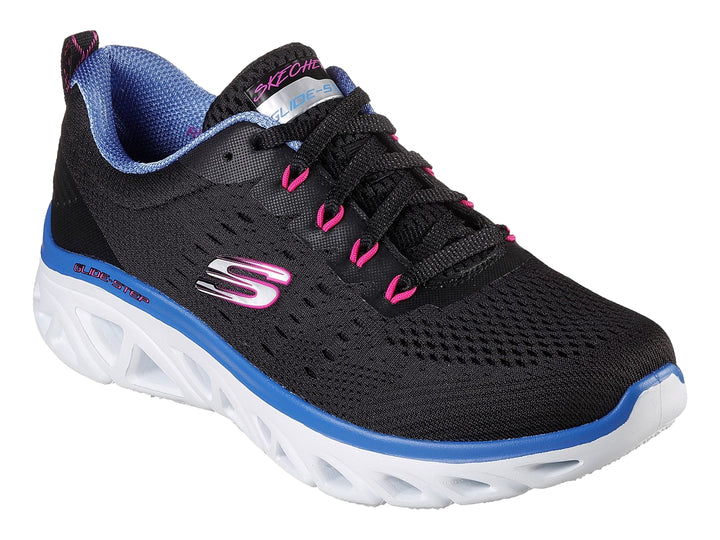 Tenis deportivos Skechers color negro con suela blanca, detalles en azul y agujetas rosas.
