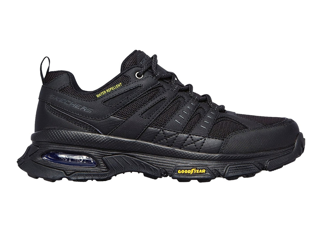 Zapato deportivo SKECHERS SKECH AIR ENVOY color negro con suela Goodyear y tejido repelente al agua.