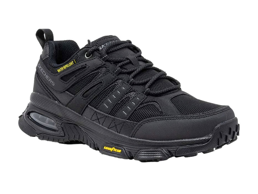 Zapato deportivo SKECHERS SKECH AIR ENVOY color negro con suela Goodyear y tejido repelente al agua.