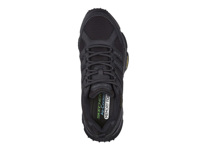Zapato deportivo SKECHERS SKECH AIR ENVOY color negro con suela Goodyear y tejido repelente al agua.