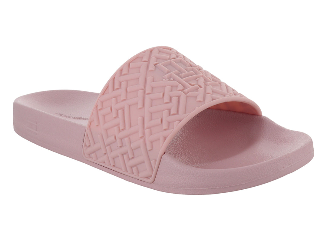 Sandalia deslizable color rosa pastel con correa ancha y diseño geométrico en relieve.