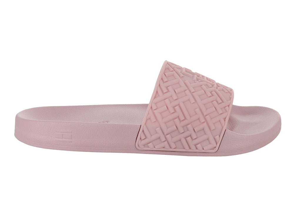 Sandalia deslizable color rosa pastel con correa ancha y diseño geométrico en relieve.