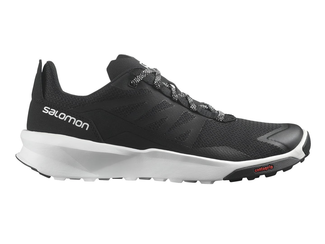 Tenis deportivos Salomon de color negro con suela blanca y detalles en rojo.