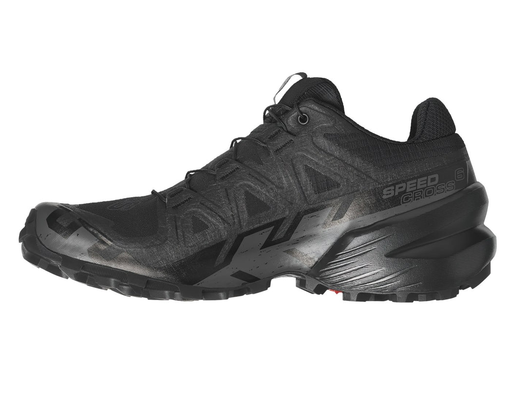 Tenis deportivos Salomon Speedcross 6 en color negro, diseñados para trail running con suela rugosa.
