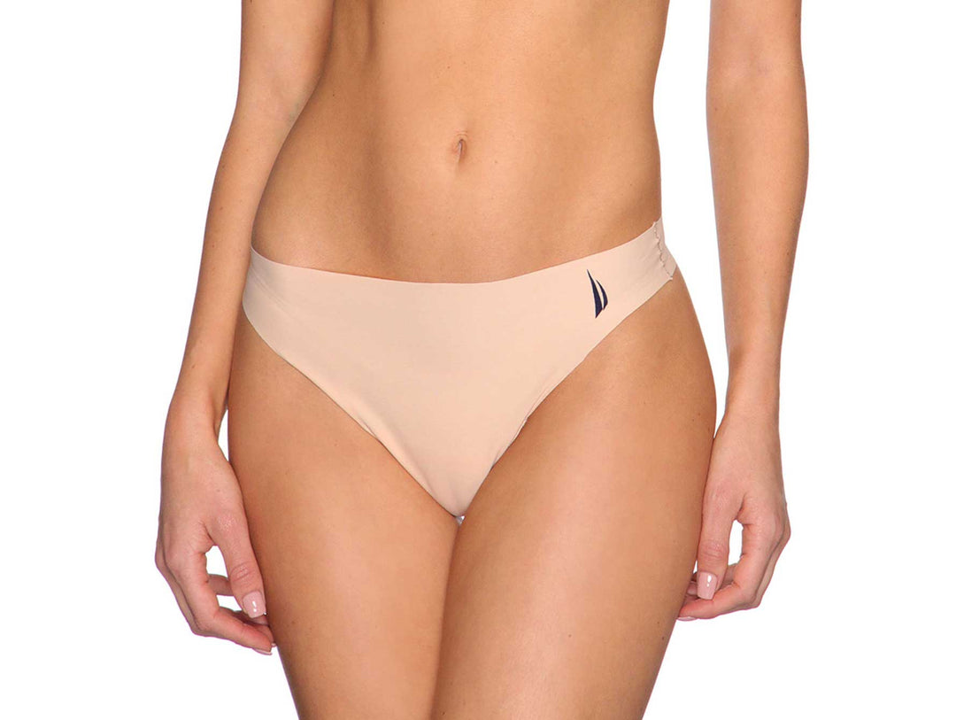 Tanga de color piel para mujer marca Nautica con acabado sin costuras.