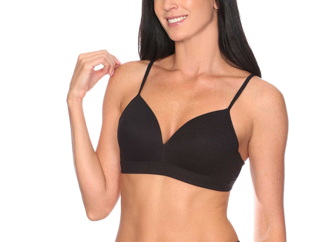 Vista posterior de un brassiere negro de copa triangular con tirantes ajustables.