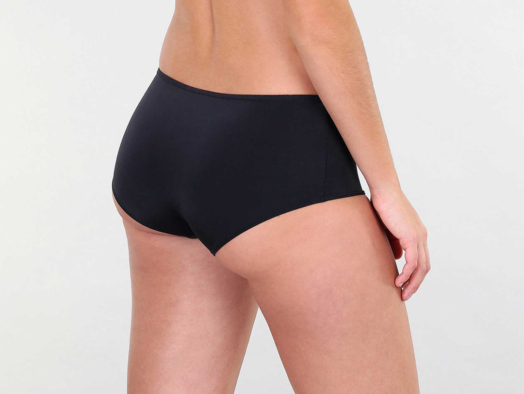Vista posterior de un bóxer negro para mujer.