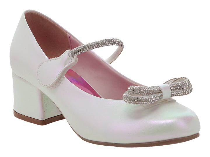 Zapato blanco para niña con tacón cuadrado, correa y moño adornados con brillantes.