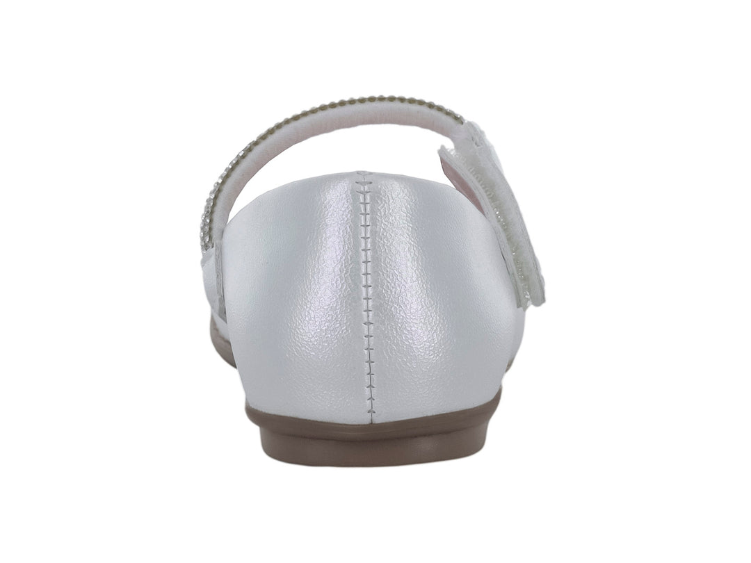 Zapato plano blanco para niña con moño adornado con pedrería y correa superior.