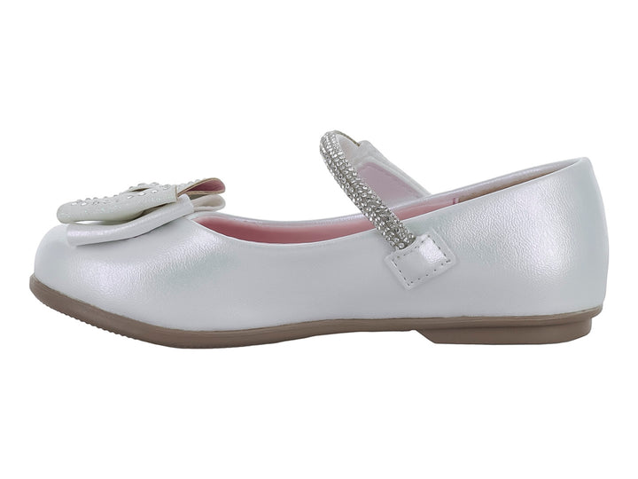 Zapato plano blanco para niña con moño adornado con pedrería y correa superior.