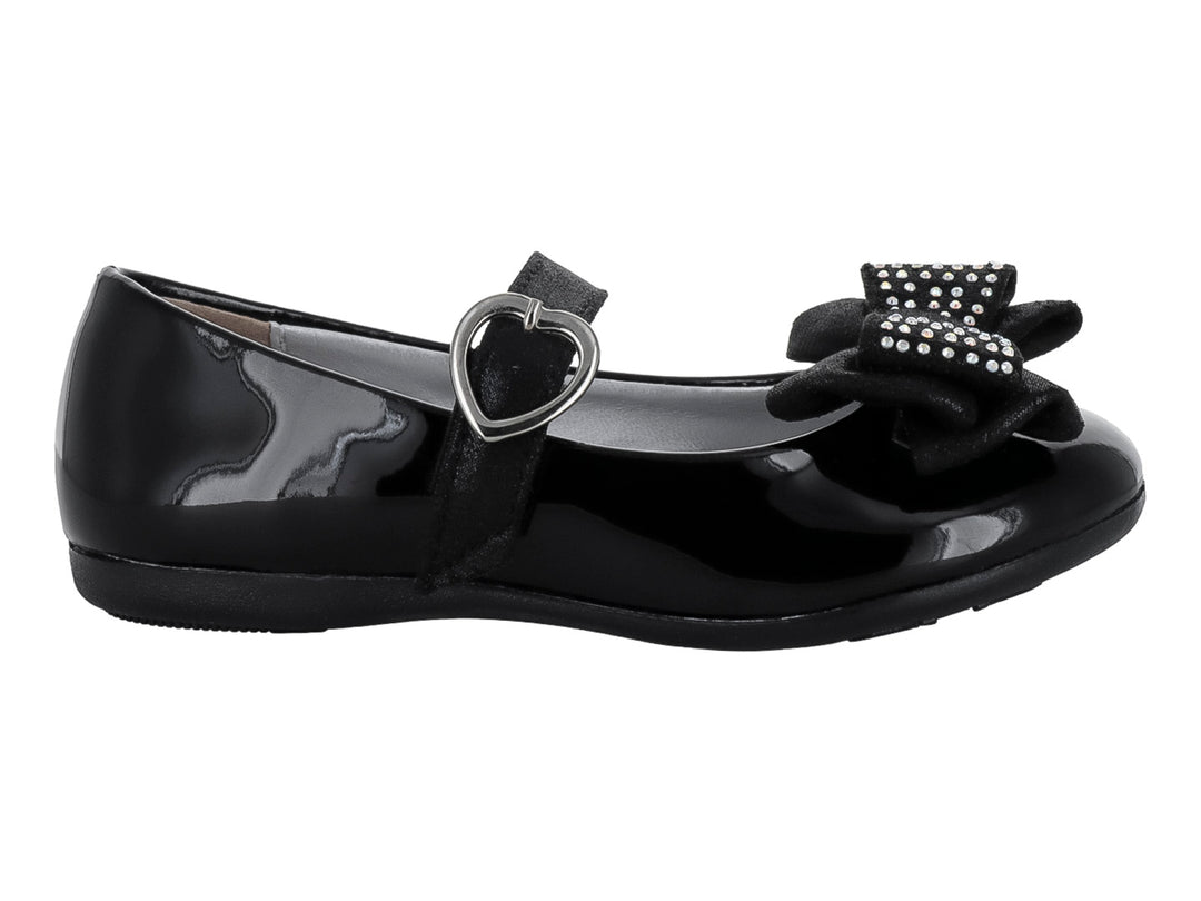 Zapato plano de charol negro para niña con moño decorado con brillantes y correa.