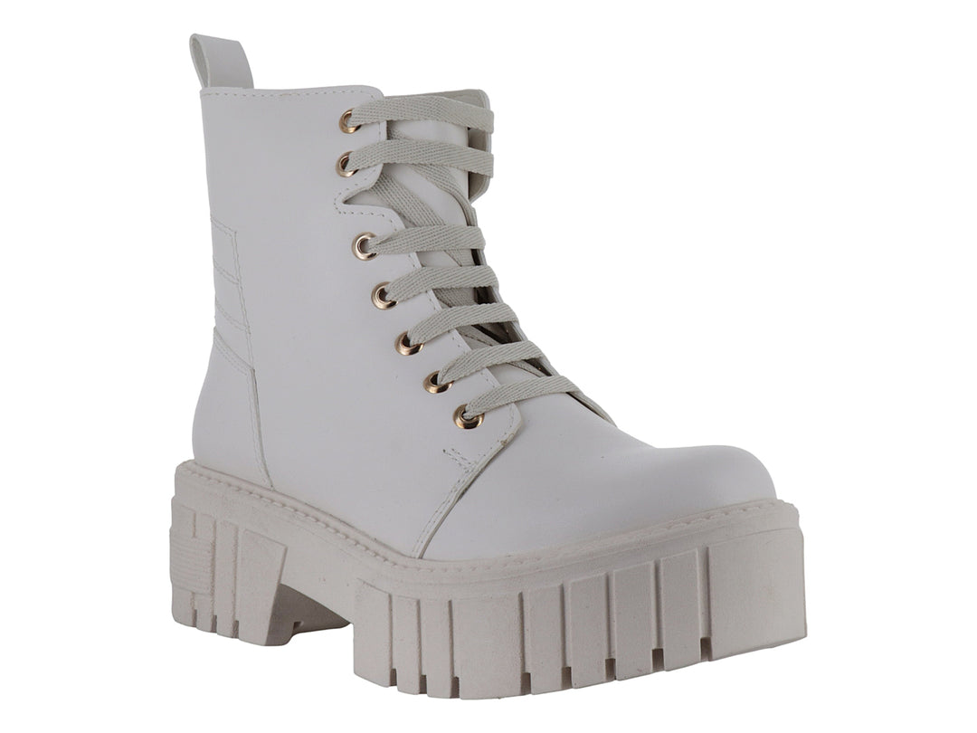 Bota de plataforma color gris claro con cordones y suela track dentada.
