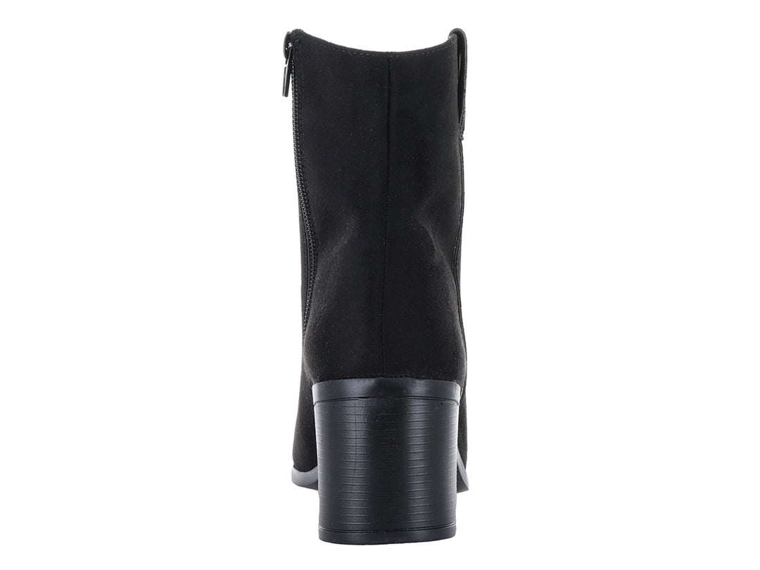 Botín negro de tacón cuadrado y acabado mate para mujer.