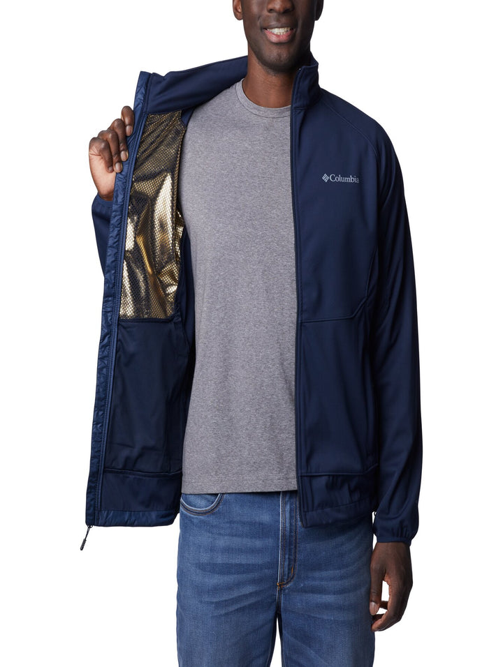 Chaqueta softshell Columbia color azul marino con cierre frontal y cuello alto.