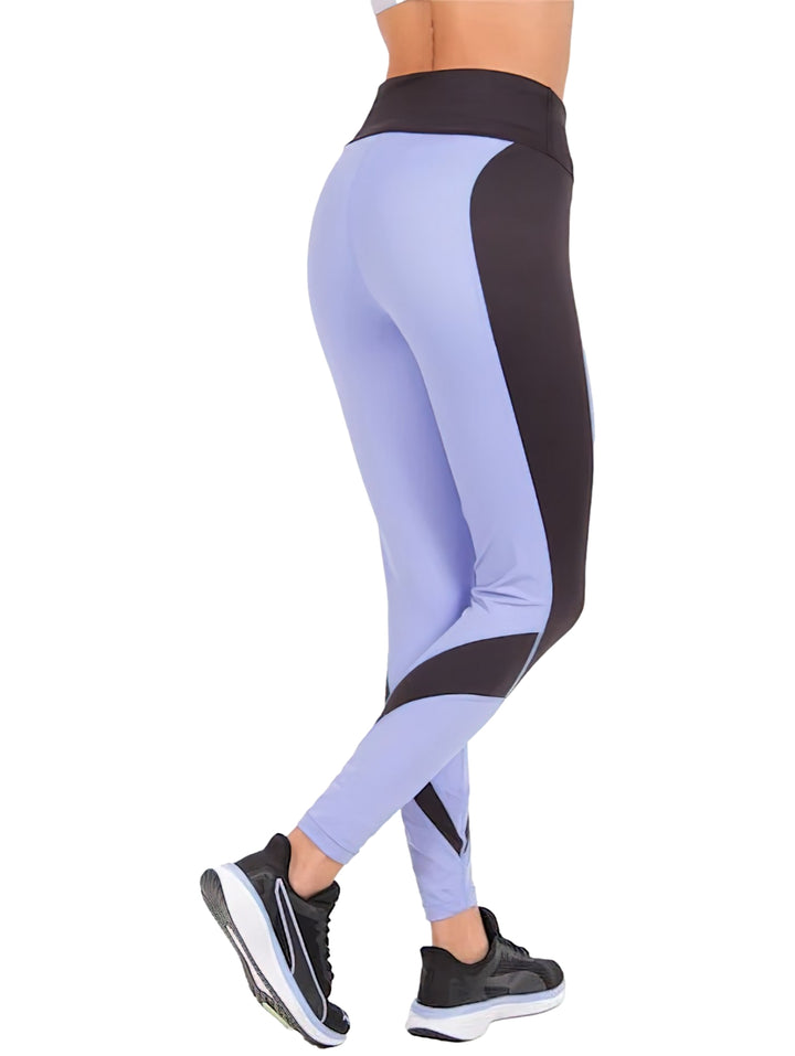 Leggings deportivos PUMA color morado con paneles negros, cintura alta y corte 7/8.