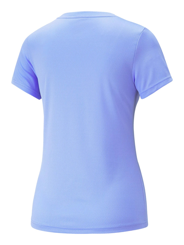 Camiseta deportiva PUMA de color morado claro para mujer con logo en el pecho.
