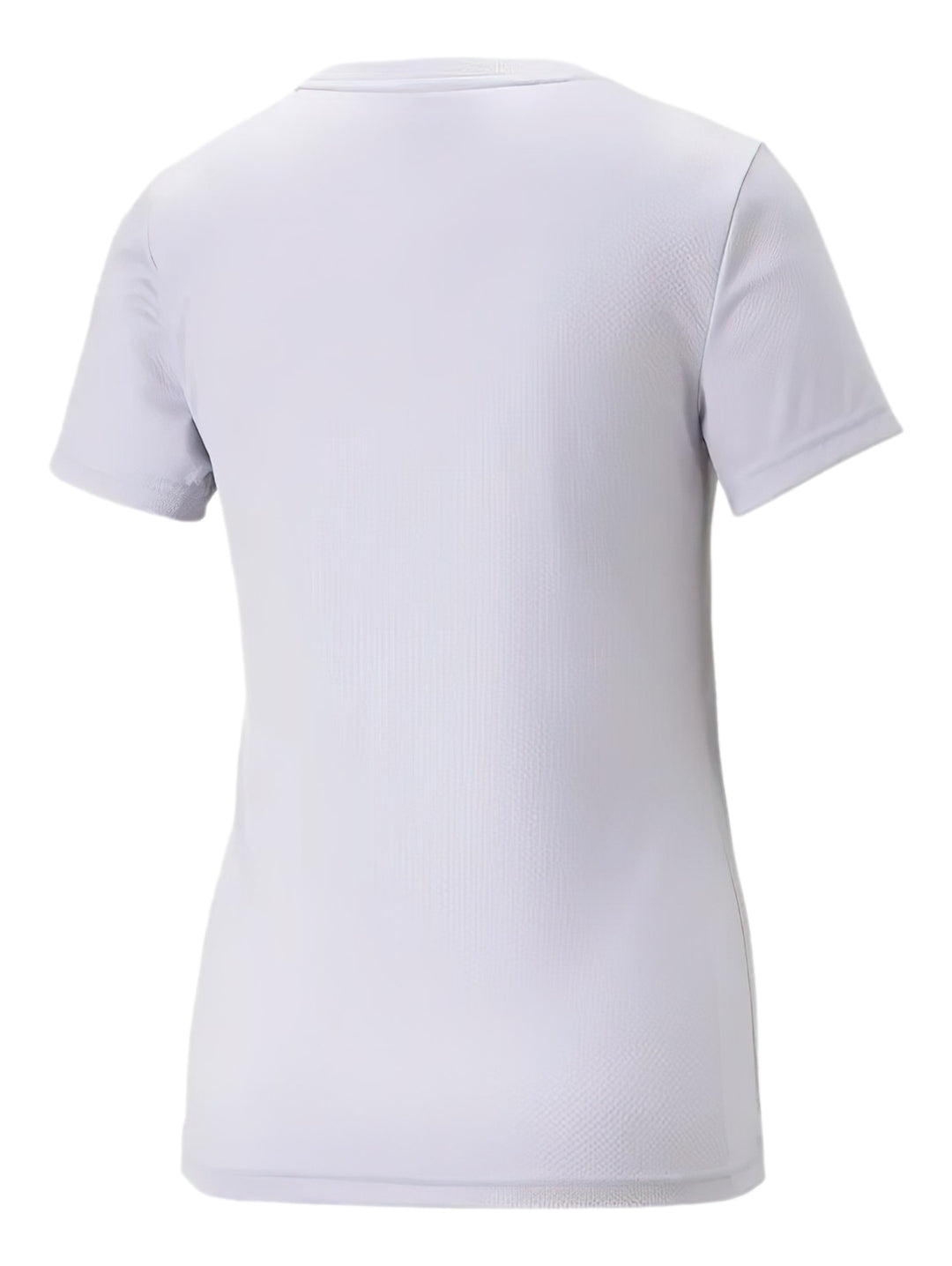 Mujer vistiendo una camiseta deportiva PUMA de color lavanda claro con manga corta.