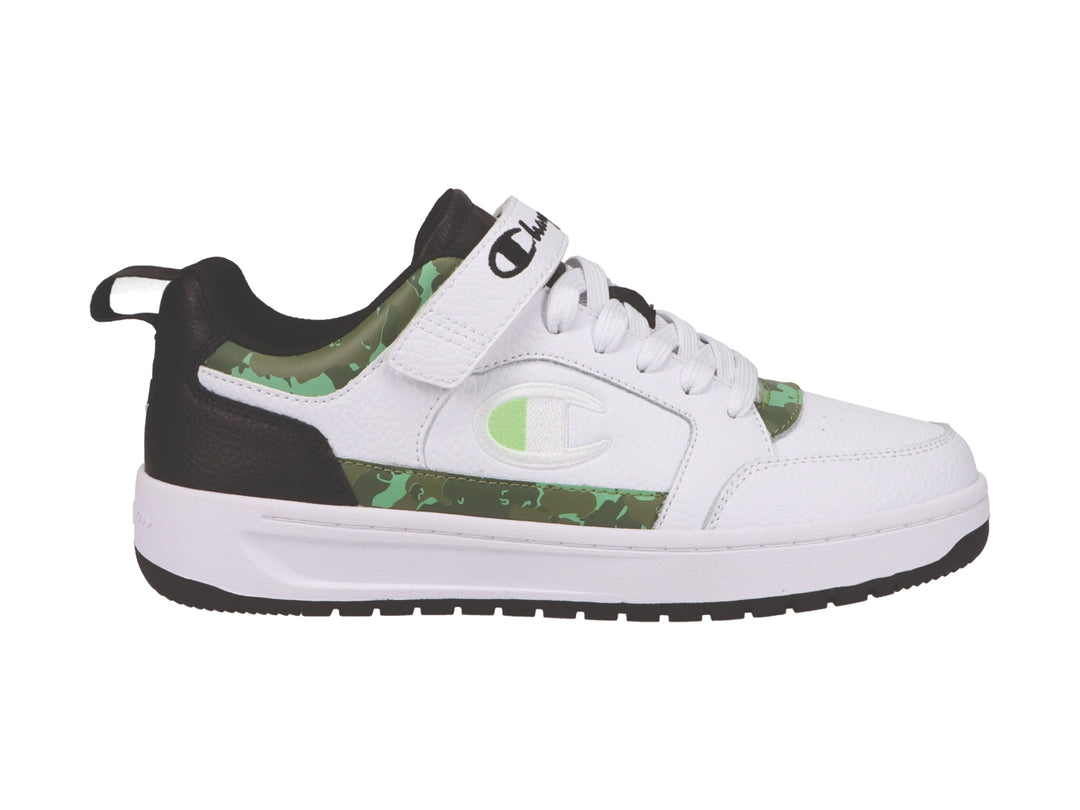 Tenis Champion blancos con detalles en negro y verde camuflaje, con correa y cordones.