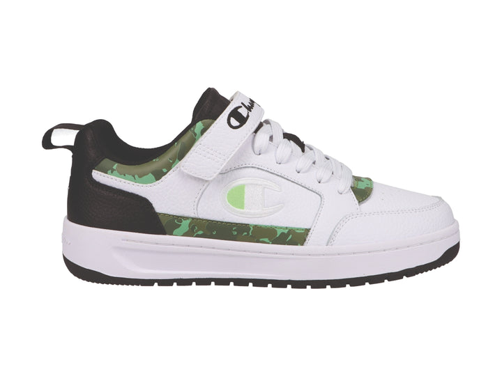 Tenis Champion blancos con detalles en negro y verde camuflaje, con correa y cordones.