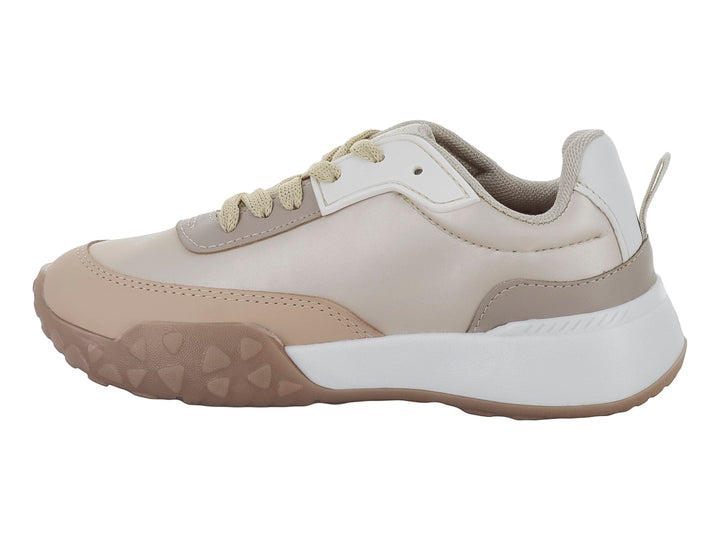 Tenis deportivos infantiles en color maquillaje y blanco con suela texturizada y cordones.