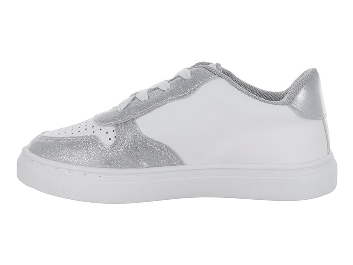 Tenis infantiles color blanco y plata con detalle de estrella y acabado brillante.
