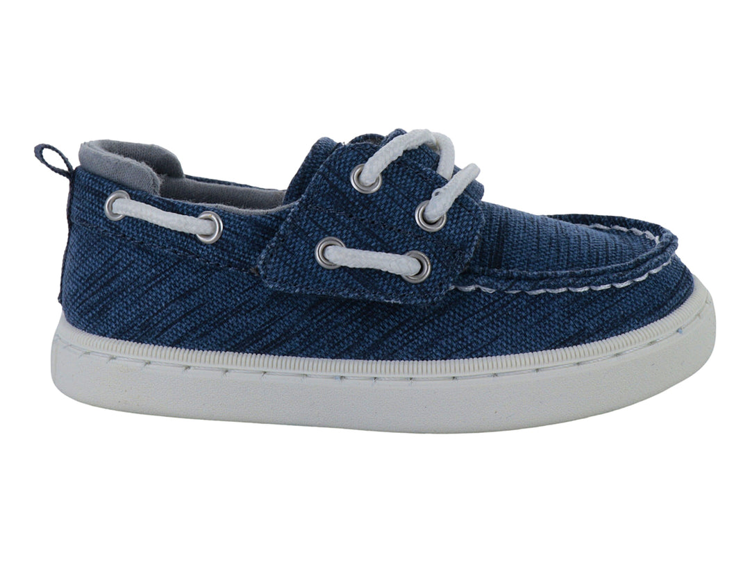 Zapato náutico infantil Sperry color azul con suela blanca y agujetas blancas.