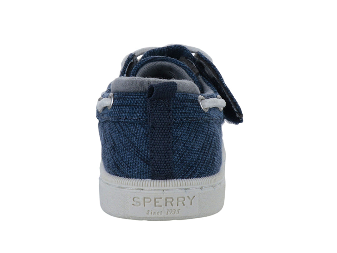 Zapato náutico infantil Sperry color azul con suela blanca y agujetas blancas.