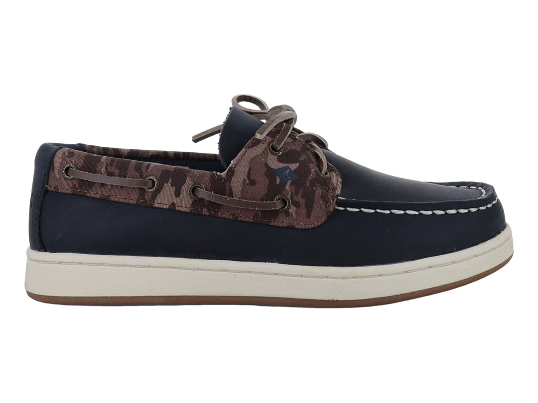 Zapato náutico Sperry Cup II para niño en color azul marino con detalles en marrón y suela blanca.