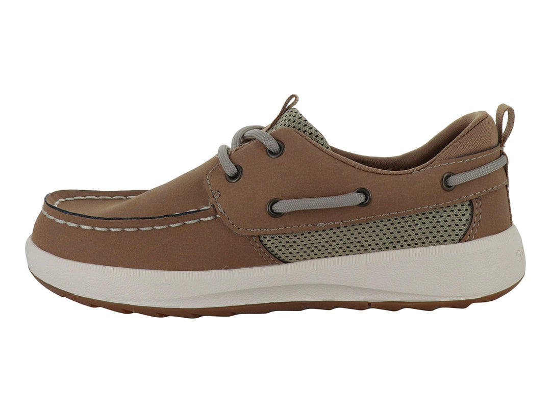 Zapato náutico Sperry color tan para niño con suela blanca y detalles en gris.