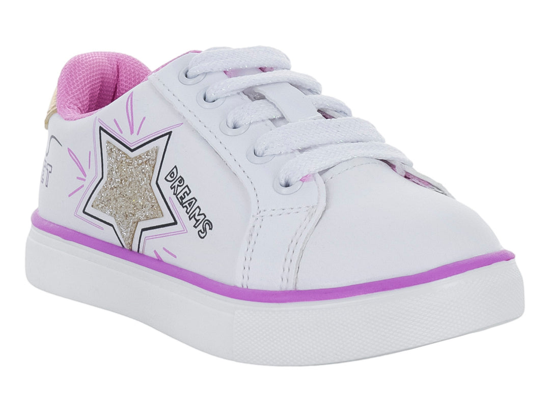Tenis blancos para niña con una estrella brillante y detalles en color morado.