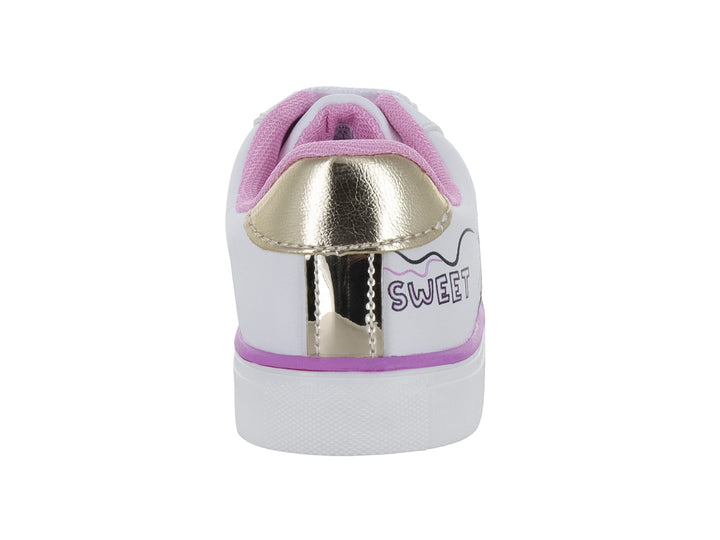 Tenis blancos para niña con una estrella brillante y detalles en color morado.
