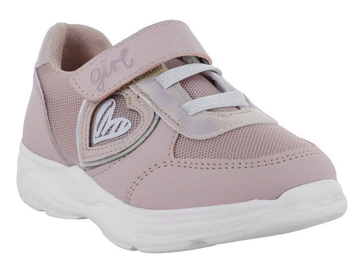 Tenis deportivos para niña en color rosa claro con detalle de corazón y suela blanca.