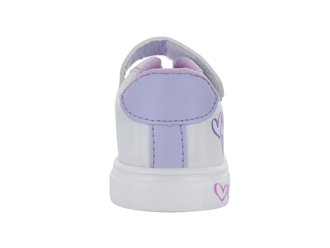 Tenis blancos para niña con estampado de corazones multicolores, agujetas y detalles en color morado.