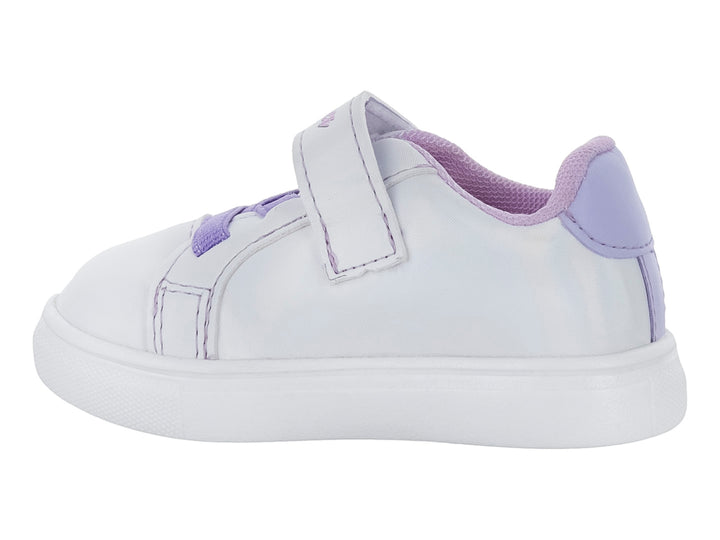 Tenis blancos para niña con estampado de corazones multicolores, agujetas y detalles en color morado.