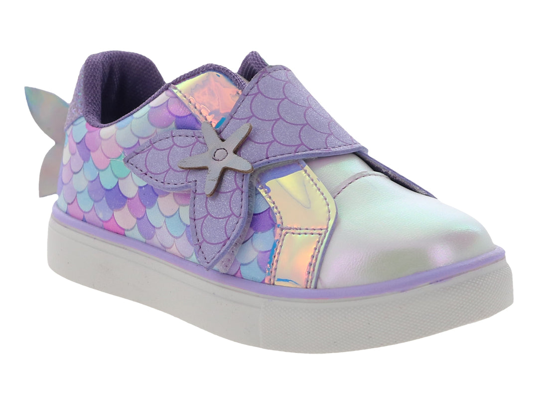 Tenis infantiles multicolores con efecto iridiscente, diseño de escamas y detalle de estrella de mar.
