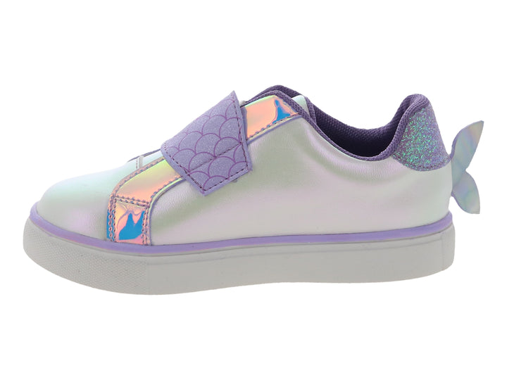 Tenis infantiles multicolores con efecto iridiscente, diseño de escamas y detalle de estrella de mar.