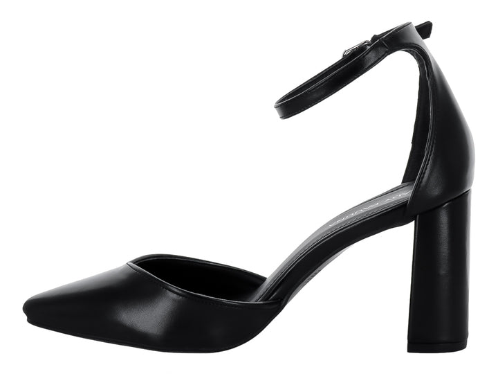 Zapatilla casual negra con tacón grueso y correa al tobillo de la marca Lady Paulina.