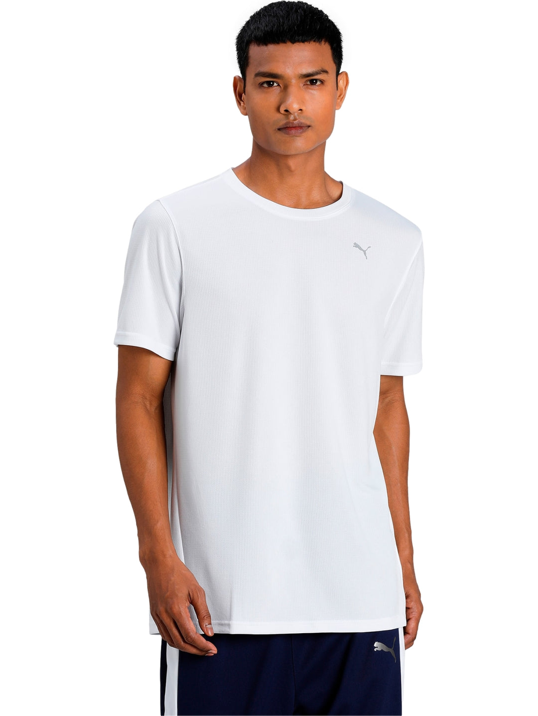 Camiseta deportiva PUMA de color blanco, manga corta y cuello redondo para Hombre.