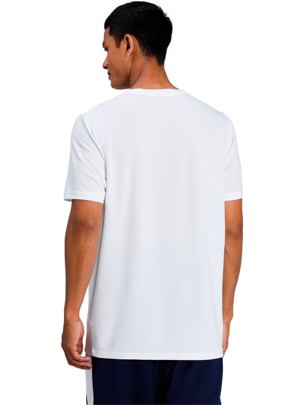 Camiseta deportiva PUMA de color blanco, manga corta y cuello redondo para Hombre.