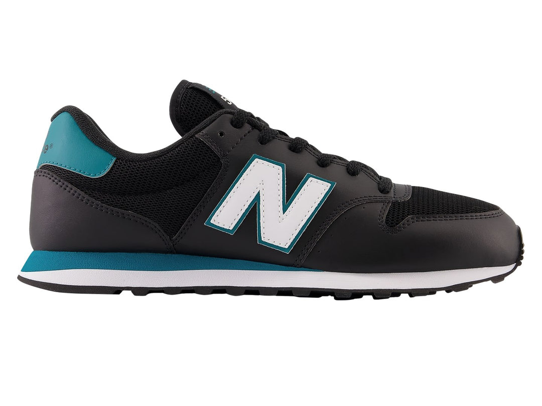 Tenis New Balance color negro con detalles en turquesa y suela blanca.