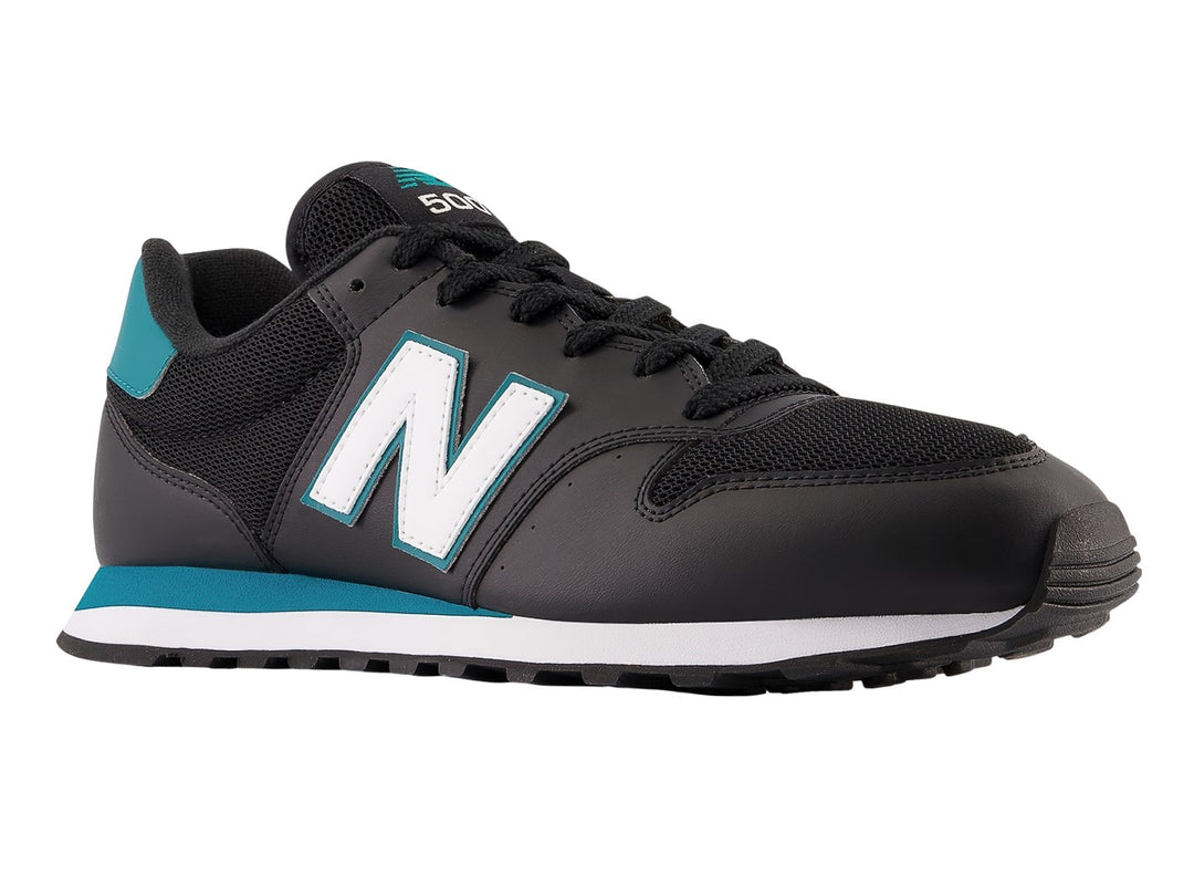 Tenis New Balance color negro con detalles en turquesa y suela blanca.