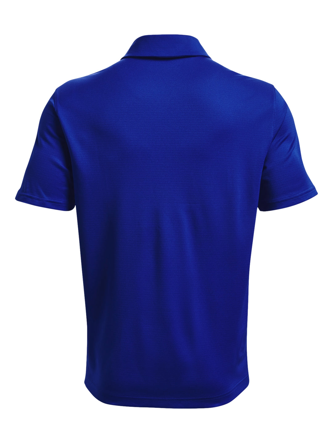 Hombre vistiendo polo deportivo azul de Under Armour con cuello y manga corta.
