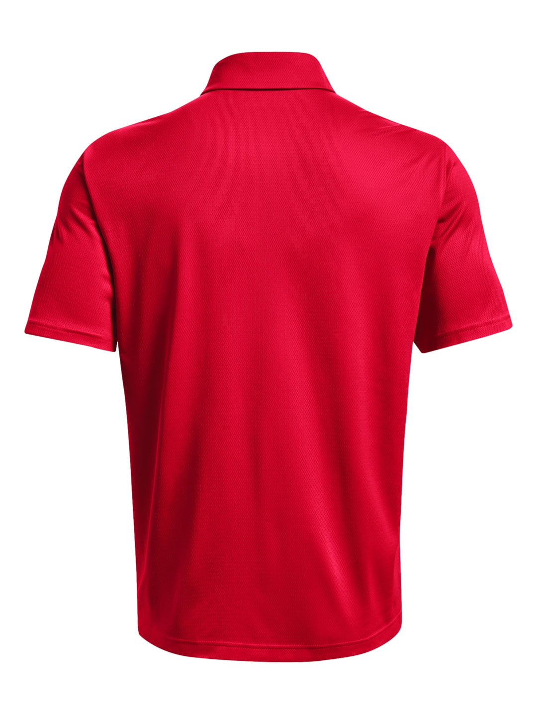 Hombre vistiendo una playera polo Under Armour de color rojo, estilo deportivo y ajuste atlético.