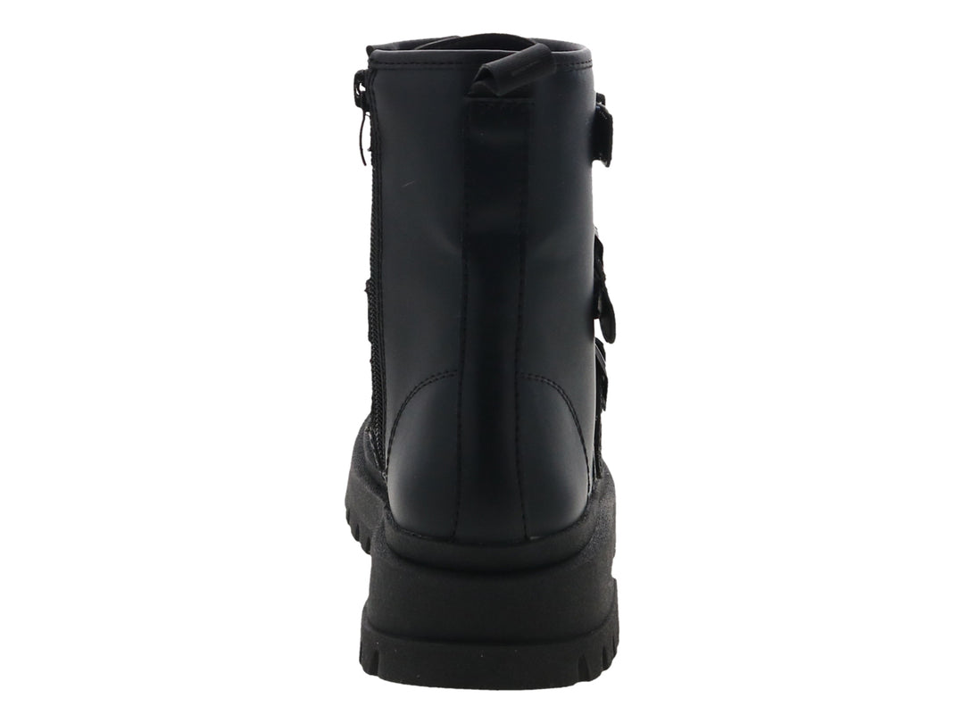 Bota negra de caña media con tres correas con hebillas y suela track gruesa.