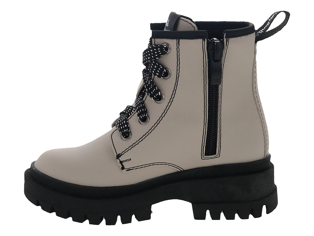 Bota infantil color beige con suela negra track y diseño de Minnie Mouse.