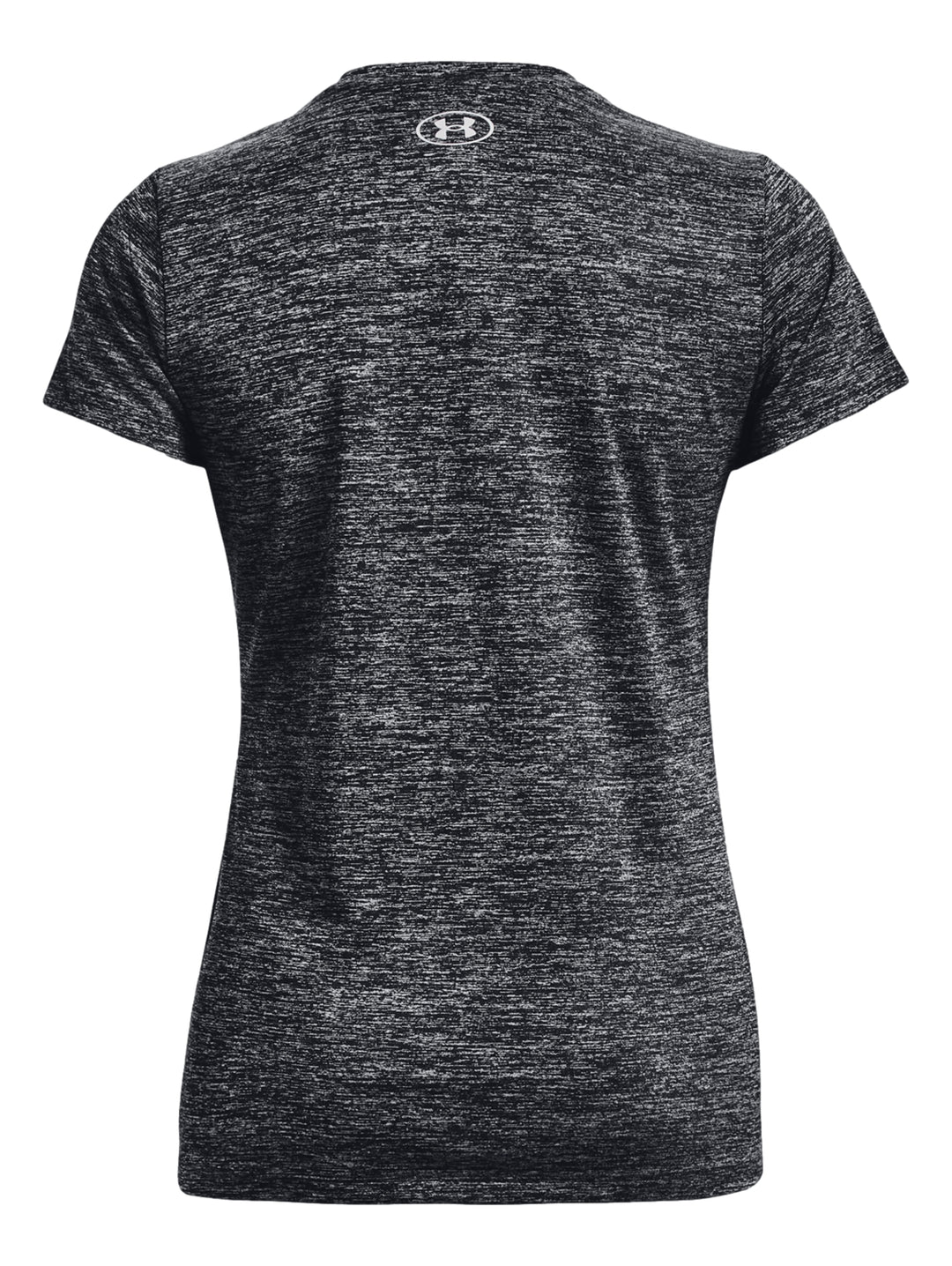 Mujer vistiendo playera deportiva Under Armour color negro jaspeado con gráfico blanco y shorts grises.