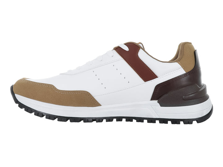 Tenis deportivos Clasben color blanco y camel con suela negra dentada.