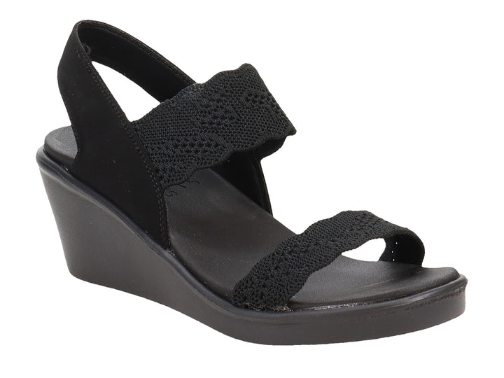 Sandalia de cuña color negro para Mujer con detalles de crochet en las correas.